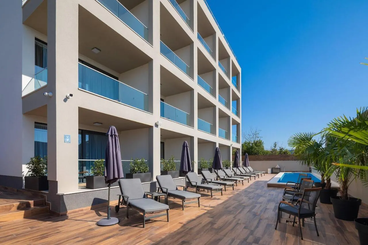 Ellure Luxury Suites Split 4*,