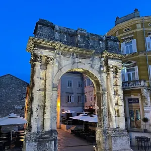 https://dejan-apartment.pula-hotels.org