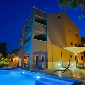 Marly , Trogir Croatie