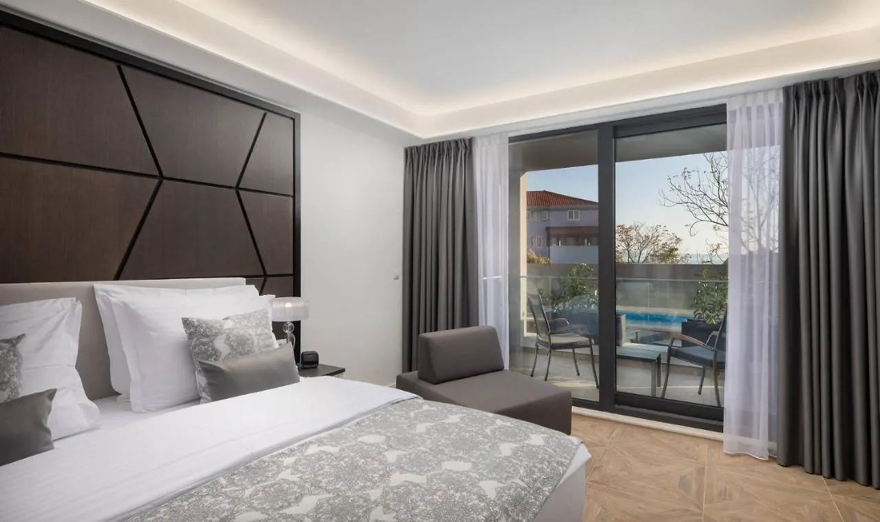 Ellure Luxury Suites Split 4*,