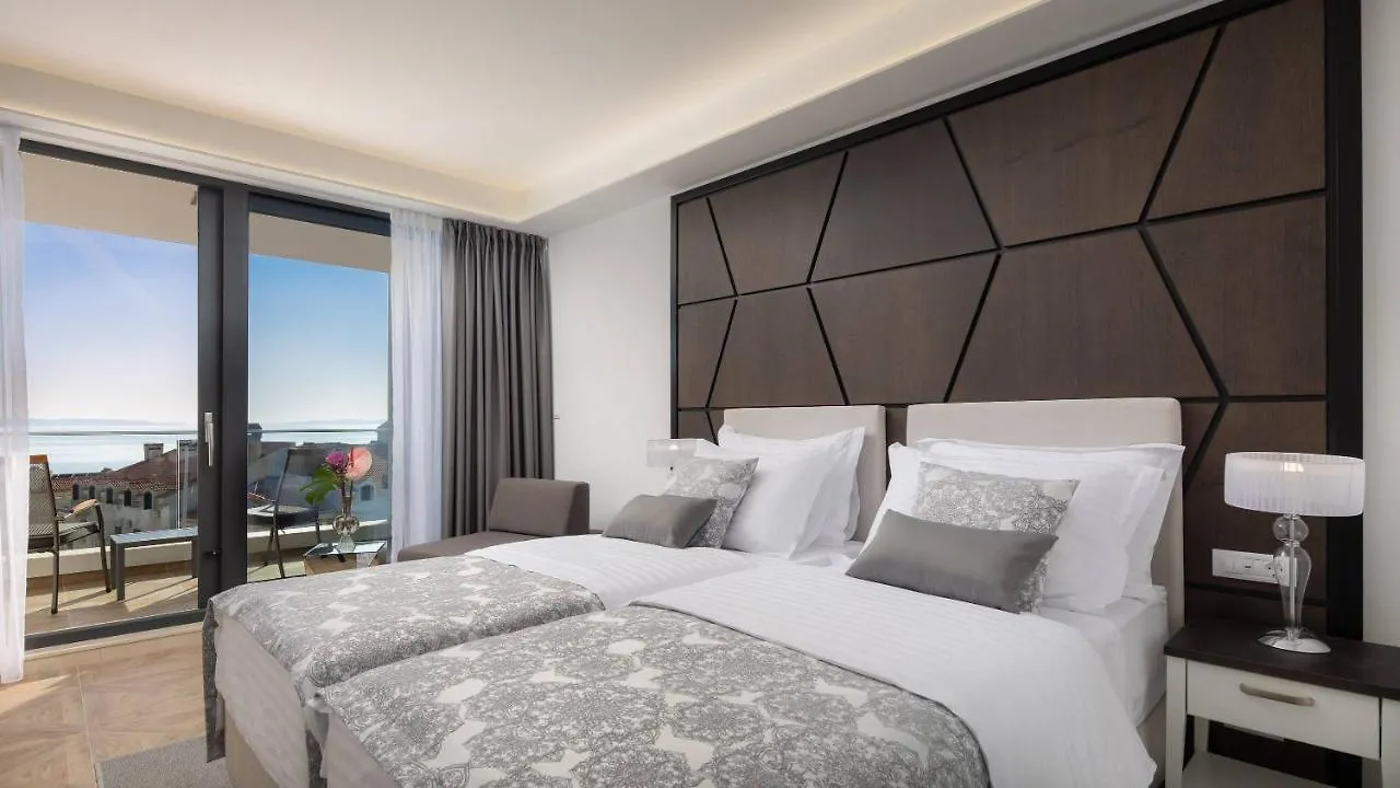 Ellure Luxury Suites Split 4*,