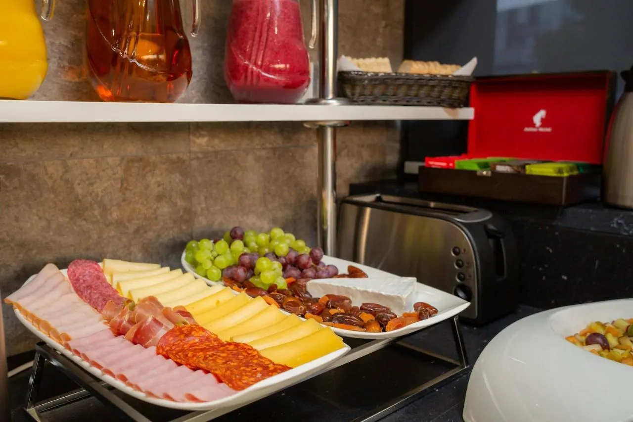 Ellure Luxury Suites Split 4*,